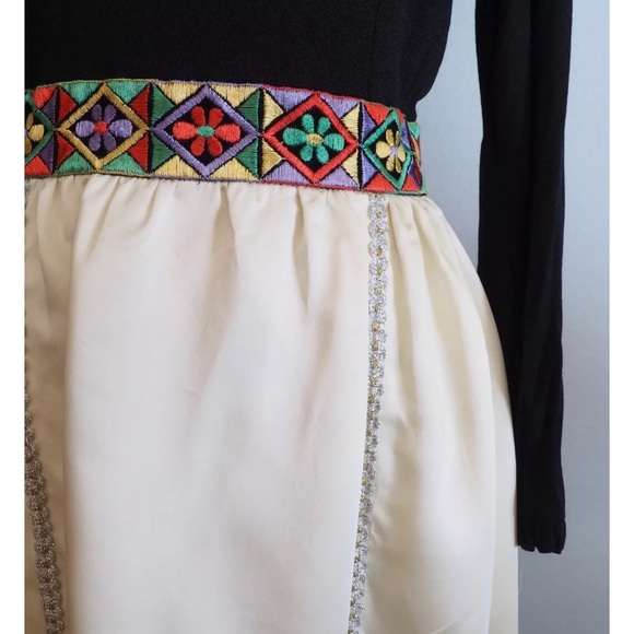 🥳HP🥳 1970’s True Vintage embroidered maxi dress - Picture 4 of 6